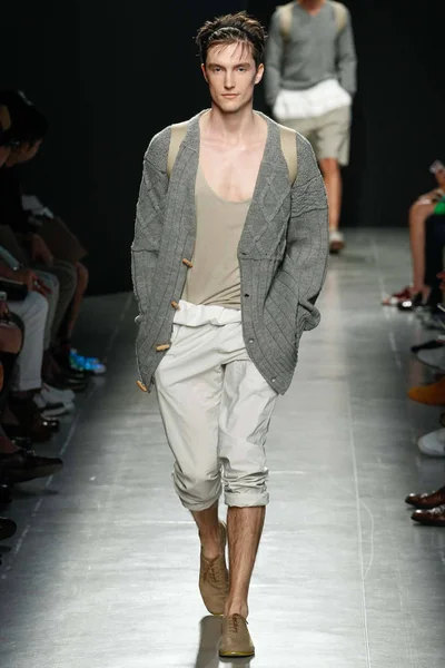 Look 32